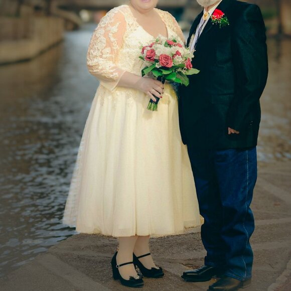 Wedding Dress - Picture 1 of 11
